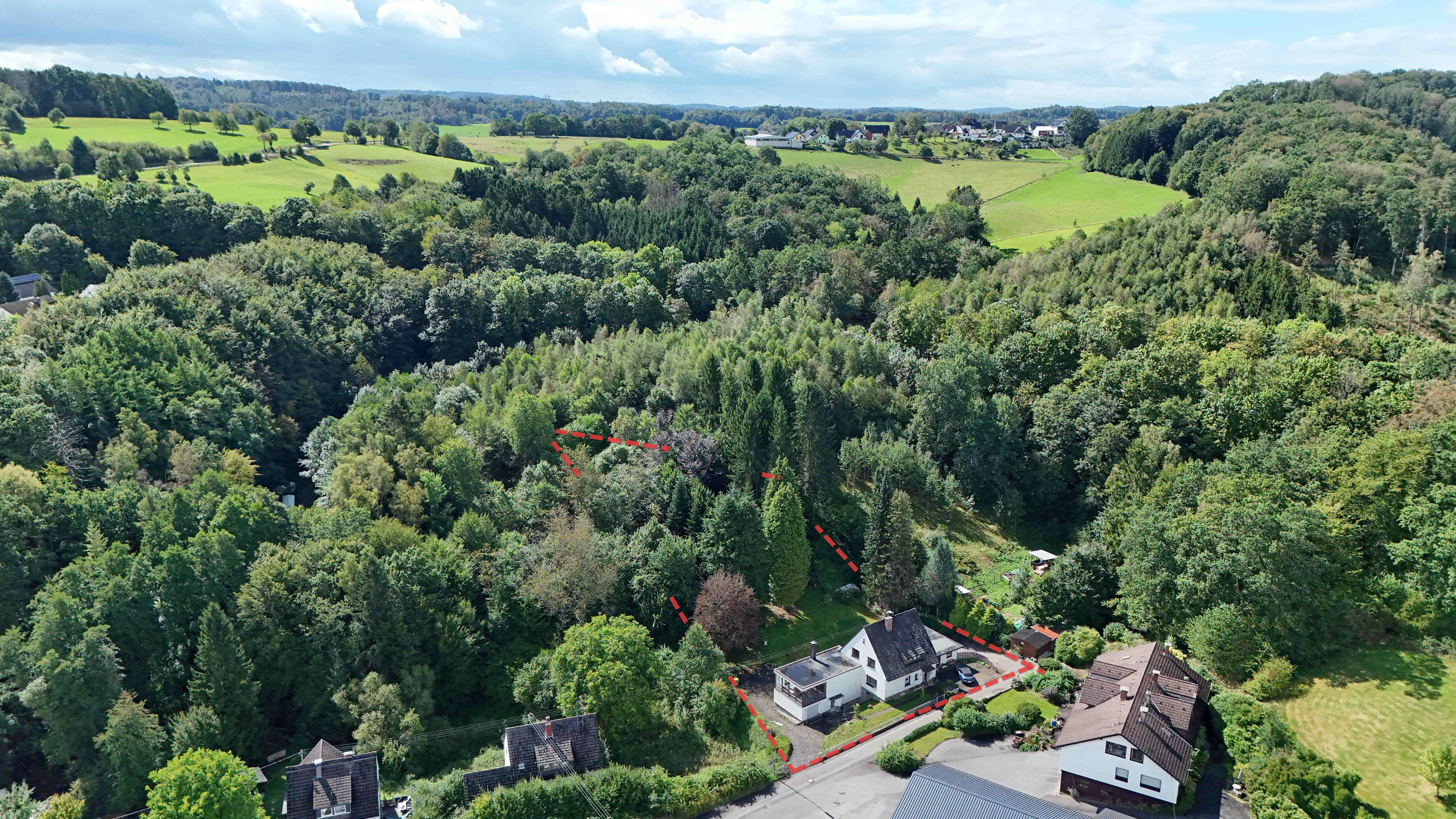 Reichshof-Brüchermühle: Ungestörte Randlage 2-3 FH auf 2.880 m² Grundstück, herrliche Lage am Ortsrand von Brüchermühle...